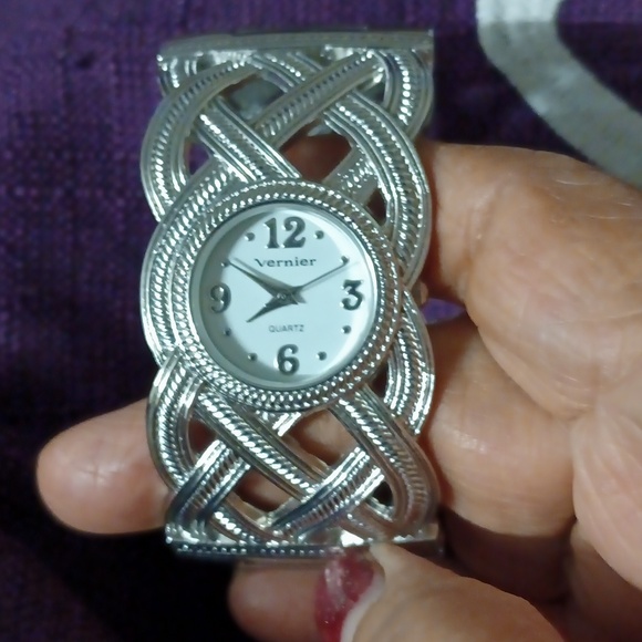 Vernier by 7 Quest Quartz Japan Silver Tone Bangle Women's Watch Bracelet. - Picture 12 of 14